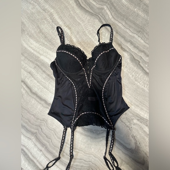 Black mesh and lace corset top with white lace trim
Size 36B - Picture 1 of 3